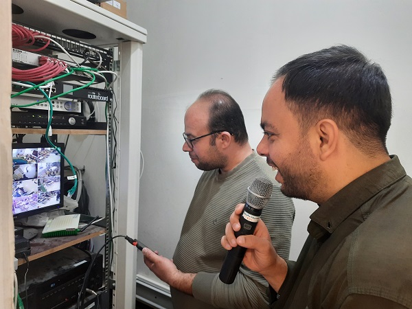 رادیو مدرسه توسط دانش آموزان به کمک معاون پرورشی